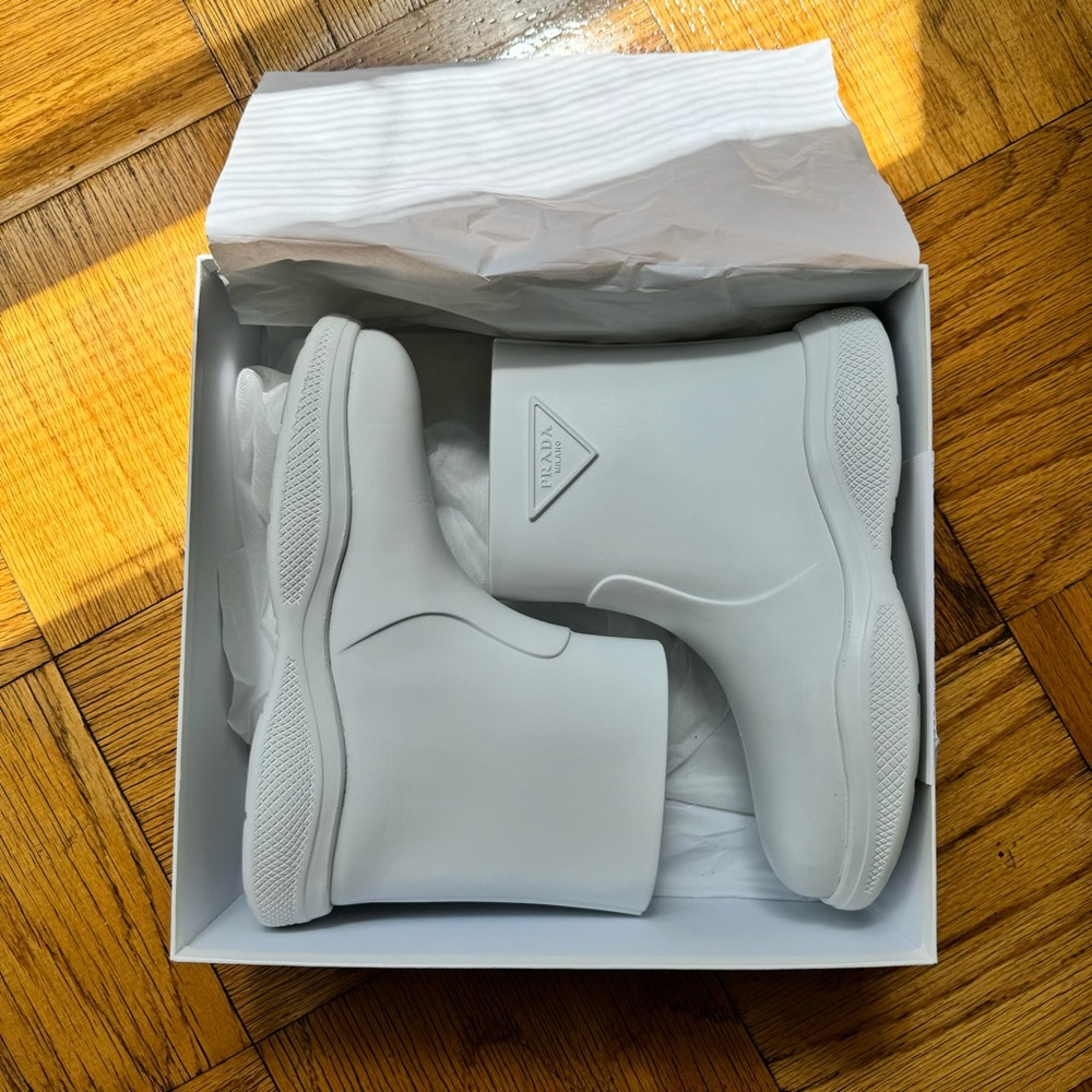 PRADA // RUBBER ANKLE RAIN BOOT - Picture 6 of 8